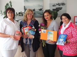Zaměstnanci Komerční banky věnovali dětské knihy do nemocnic